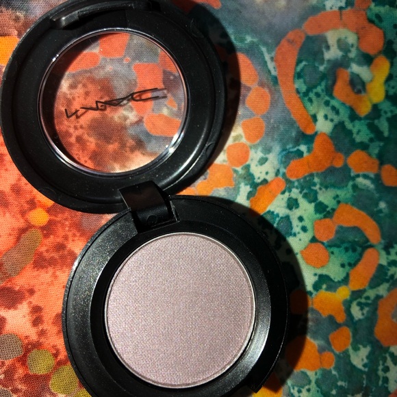 Mac Eyeshadow - Picture 5 of 6